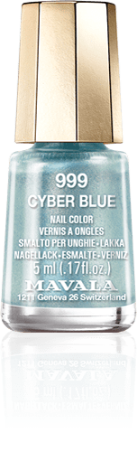 Cyber Blue — Un turquoise menthe, tel le scintillement dans ses yeux bleus clair